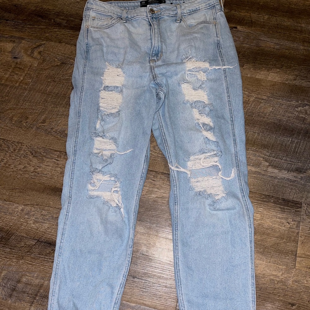 Hollister Ultra High Rise Mom Jeans